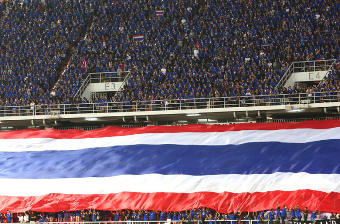 Thailand-Fanblock im Bangkoker Rajamangala Stadium. Foto: epa/Narong Sangnak
