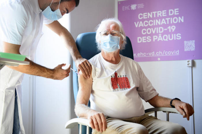 COVID-19-Impfungen in der Schweiz. Foto: epa/Laurent Gillieron