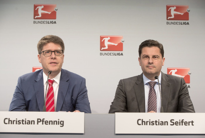 Christian Seifert, Geschäftsführer der Deutschen Fußball Liga (DFL) glaubt an einen Aufschwung an den kommenden Spieltagen. Foto: epa/ Frank Rumpenhorst