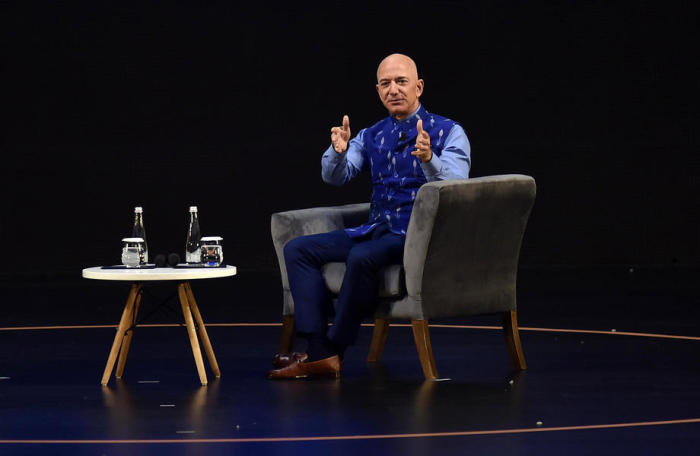 Der Chief Executive Officer (CEO) von Amazon, Jeff Bezos, spricht auf einer Veranstaltung von Amazon in Neu-Delhi. Foto: epa/Str