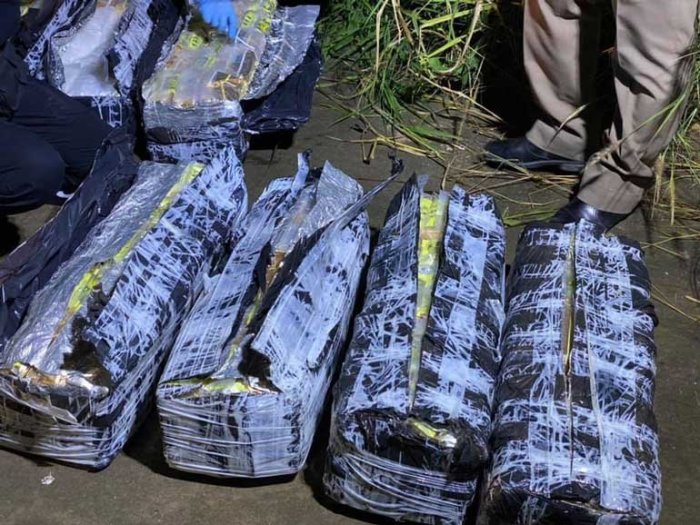 Der Polizei in Pattaya gelang es, kristallines Methamphetamin im Straßenverkaufswert von 150 Millionen Baht aus dem Verkehr zu ziehen. Foto: Siam Chon News