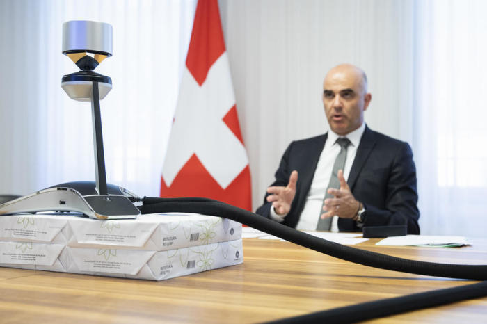 Der Schweizer Gesundheitsminister Alain Berset spricht während einer Videokonferenz . Foto: epa/Peter Klaunzer