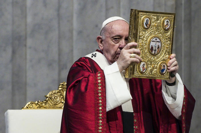 Papst Franziskus feiert eine heilige Messe. Foto: epa/Angelo Carconi / Pool