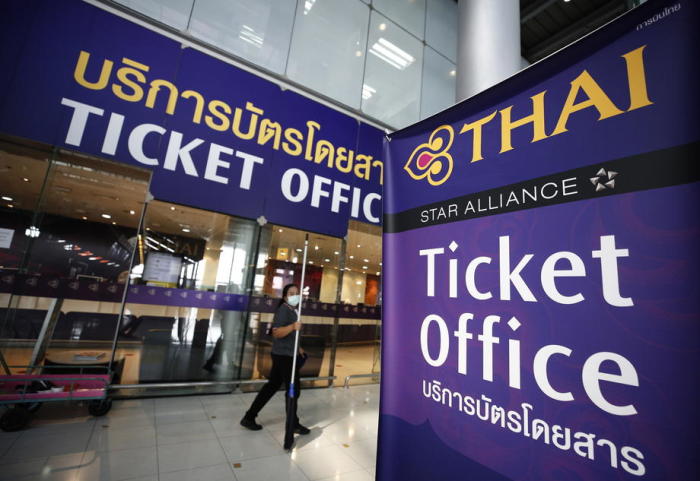 THAI-Schalter am Bangkoker Suvarnabhumi Airport. Foto: epa/Narong Sangnak