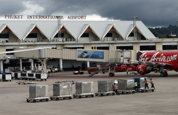 Überraschend fiel die Entscheidung der Luftfahrtbehörde, dass der Phuket International Airport trotz Rückgang der Corona-Fälle bis auf Weiteres geschlossen bleibt. Foto: epa/Barabara Walton