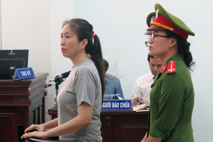 Nguyen Ngoc Nhu Quynh (l.) alias «Mutter Pilz» wurde aus der Haft entlassen. Foto: epa/Vietnam News Agency