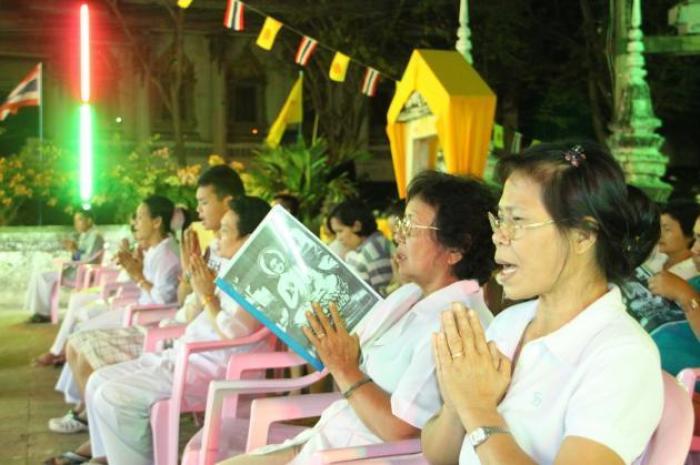 Thais beten für einen guten Start in 2015