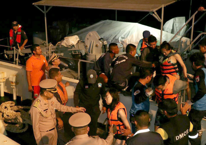 53 Touristen werden nach Bootsunglück vermisst
