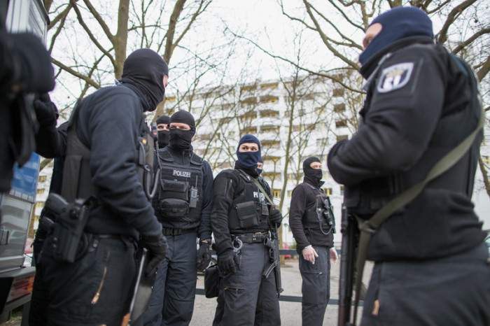  Anti-Terror-Razzia in Berlin. Foto: epa/Oliver Weiken