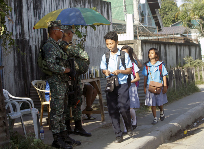 Philippinische Sicherheitskräfte. Foto: epa/Ben Hajan