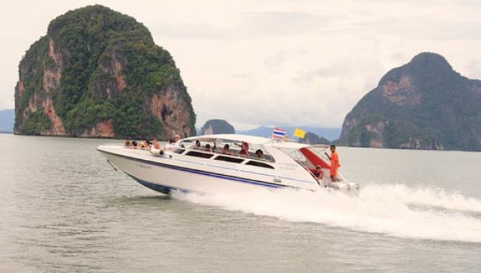 Touristen können Sicherheitsverstöße auf Ausflugsbooten nun auch online melden. Foto: epa/The Thaiger