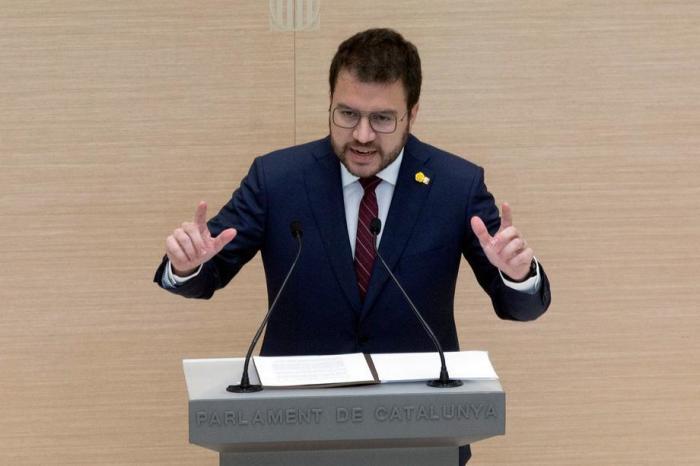 ERC-Kandidat für die Regionalpräsidentschaft Kataloniens Pere Aragones hält eine Rede im Auditorium des katalanischen Parlaments. Foto: epa/Enric Fontcuberta