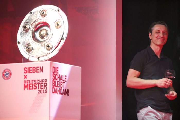 Niko Kovac, Trainer von Bayern München, steht auf der Bühne bei einer Klub-internen Meisterfeier am Nockerberg. Foto: Alexander Hassenstein/Bongarts/FC Bayern München/dpa