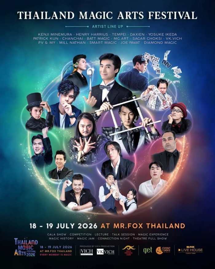 Ein Veranstaltungsplakat zeigt das Künstler-Line-up des Thailand Magic Arts Festival mit zahlreichen Magiern in kreisförmig angeordneten Porträts.