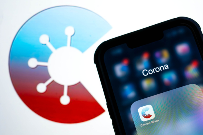 Die Corona-Warn-App wird auf einem Smartphone angezeigt. Zum 1. Juni 2023 wird die einst millionenfach genutzte Corona-Warn-App des Bundes in einen «Schlaf-Modus» versetzt und vorerst nicht mehr weiter entwickelt. Foto: Sina Schuldt/dpa