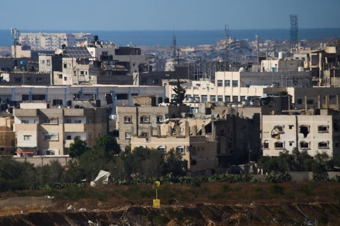 Ein gelber Betonblock markiert im Zentrum des Gazastreifens die Trennlinie zwischen israelisch kontrollierten und palästinensischen Gebieten. Foto: Ariel Schalit/Ap/dpa
