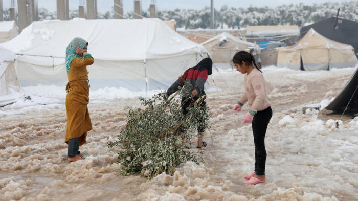 Intern vertriebene Syrer müssen einen harten Winter überstehen. Foto: epa/Yahya Nemah