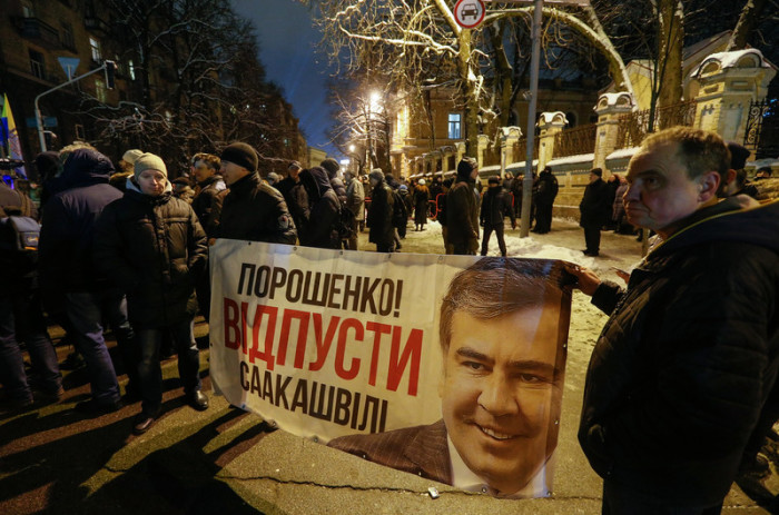  Anhänger von Michail Saakaschwili protestieren gegen dessen Abschiebung. Foto: epa/Sergey Dolzhenko