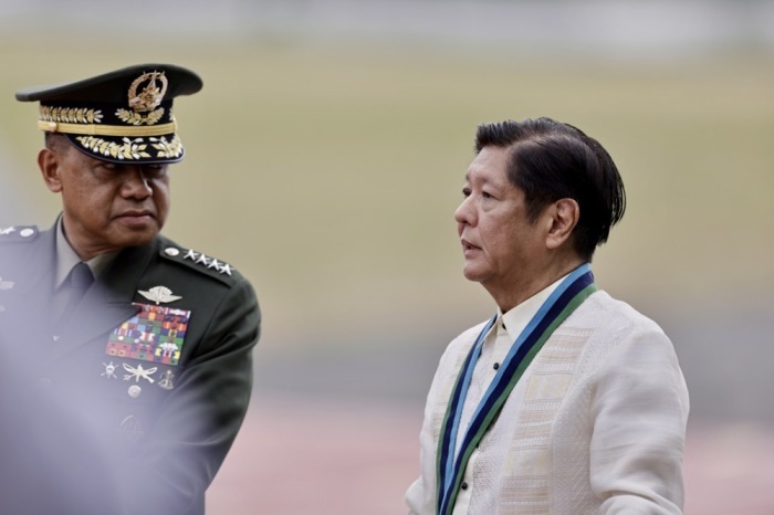 Der Präsident Ferdinand 'Bongbong' Marcos Junior (R) in Quezon City. Foto: epa/Francis R. Malasig