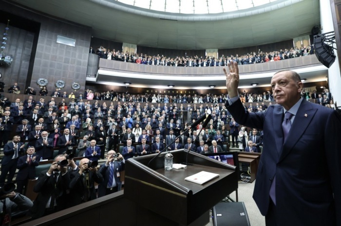 Staatspräsident Erdogan spricht vor Mitgliedern der Partei für Gerechtigkeit und Entwicklung in Ankara. Foto: epa/TÜrkisches PressebÜro Des PrÄsidenten