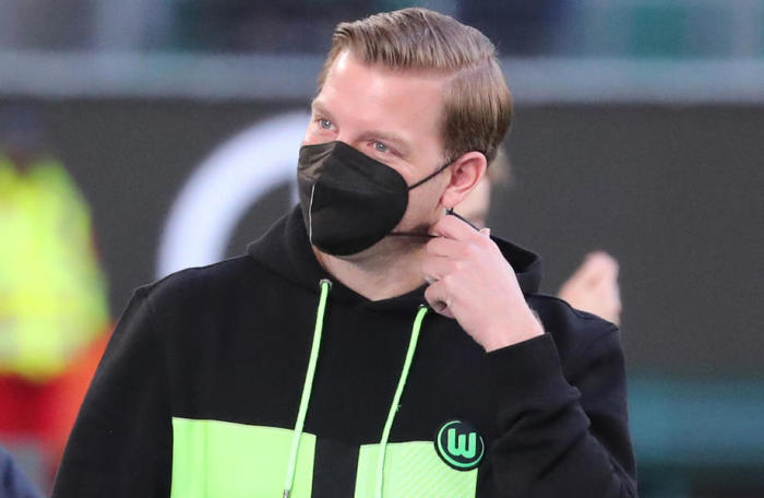 Wolfsburger Cheftrainer Florian Kohfeldt vor dem Bundesligaspiel. Foto: epa/Focke Strangmann