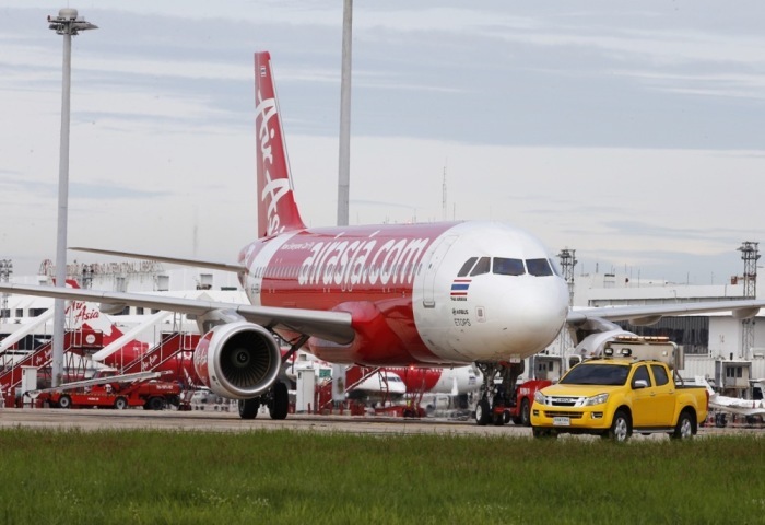 Die gestiegenen Kerosinpreise infolge globaler Energiekrisen zwingen Airlines wie Thai AirAsia zu Anpassungen im Flugplan. Foto: epa/Narong Sangnak