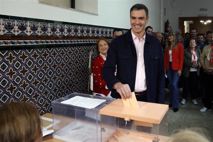 Der spanische Premierminister Pedro Sanchez nimmt an den Kommunal- und Regionalwahlen teil. Foto: epa/J.j.guillen