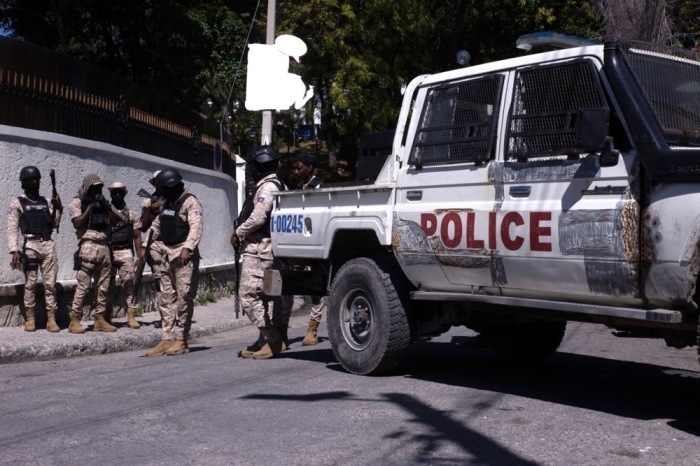 Mitarbeiter der haitianischen Nationalpolizei. Foto: epa/Mentor David Lorens