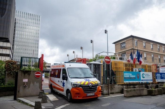 Außenansicht des Krankenhauses Bichat–Claude Bernard in Paris. Foto: EPA/Christophe Petit Tesson