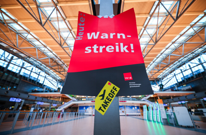 Ein Warnstreik des Sicherheitspersonals führt am Donnerstag zu Einschränkungen an vielen deutschen Flughäfen. Foto: Christian Charisius/dpa