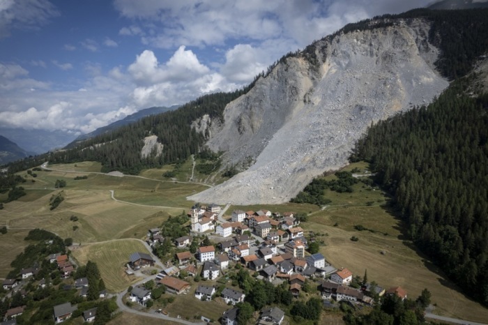 Erdrutsch: Schweizer Dorf Brienz bereitet erneut Räumung vor