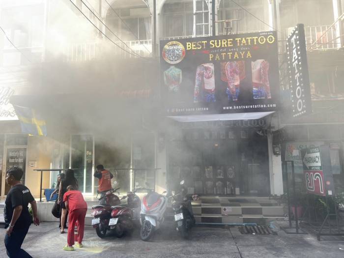 Bar in Flammen, Touristen gerettet