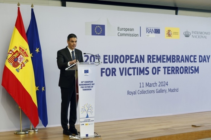 Der spanische Premierminister Pedro Sanchez hält eine Rede anlässlich des Europäischen Tages des Gedenkens an die Opfer des Terrorismus und des 20. Jahrestages der Anschläge von Madrid 2004 in Madrid. Foto: epa/Chema Moya / Pool