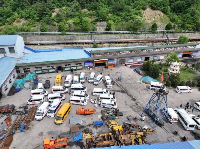 Rettungskräfte arbeiten nach einer tödlichen Gasexplosion in einer Kohlemine in der chinesischen Provinz Shanxi an der Unglücksstelle. Foto: Xinhua/Cao Yang/dpa