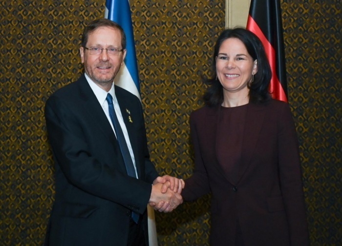Der israelische Präsident Isaac Herzog empfängt die britischen und deutschen Außenminister in Jerusalem. Foto: epa/Maayan Toaf