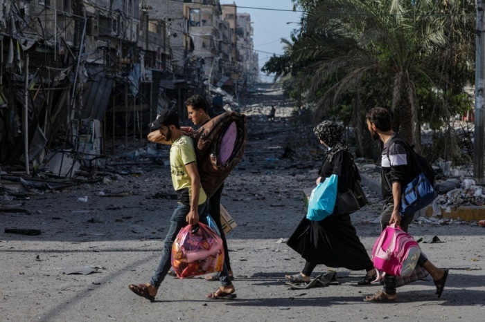Anwohner evakuieren Gaza-Stadt zu Fuß während verstärkter Militäroperationen im nördlichen Gazastreifen. Foto: epa/Mohammed Saber