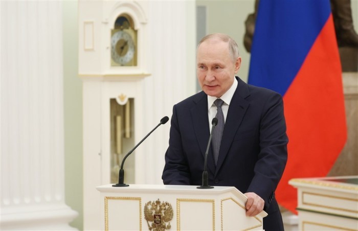 Präsident Wladimir Putin nimmt an der Zeremonie zur Verleihung des Präsidentenpreises 2022 teil. Foto: epa/Gavriil Grigorov