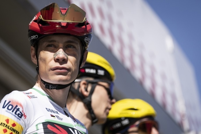 Jonas Vingegaard bereitet sich in Barcelona auf die letzte Etappe der Katalonien-Rundfahrt vor. Foto: epa/Siu Wu