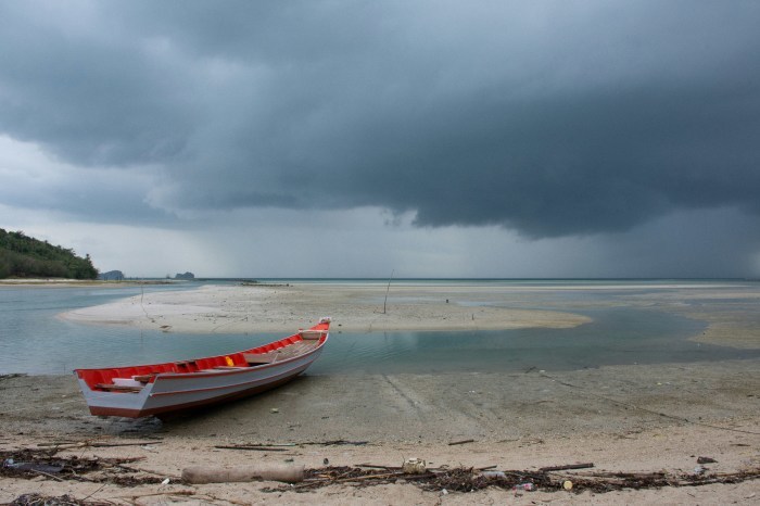 Gewitterwolken und starke Windböen können in weiten Teilen Thailands sommerliche Unwetter auslösen. Archivbild: Daniel Mizrahi/Unsplash