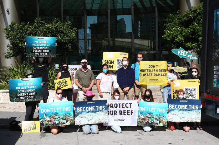 Umweltaktivisten protestieren gegen die Bedrohung des Great Barrier Reefs. Foto: epa/Jono Searle