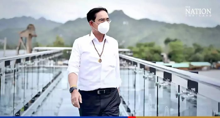Premierminister Prayut Chan-o-cha war der erste Besucher des neuen Skywalks in Mueang Kanchanaburi. Foto: The Nation