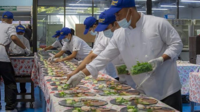 Ein eingespieltes Küchenteam bereitet Speisen für Veranstaltungen jeder Größenordnung professionell und termingerecht zu. Foto: Casa Pascal