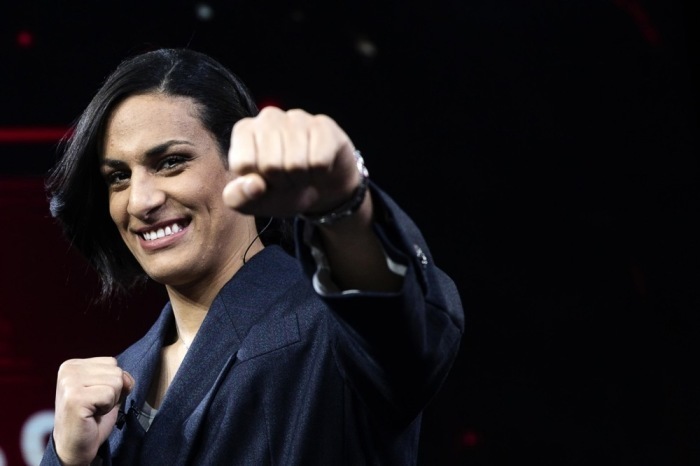 Olympiasiegerin Imane Khelif ist zu Gast in der TV-Sendung „Lo stato delle Cose“ mit Moderator Massimo Giletti in Rom. Foto: epa/Angelo Carconi
