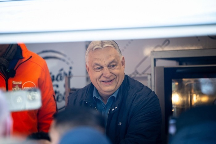 Viktor Orbán spricht bei einem Wahlkampfauftritt in der ungarischen Stadt Vac zu seinen Unterstützern. Foto: epa/Hungarian Pm General Department Of Communication / Zoltan Fische