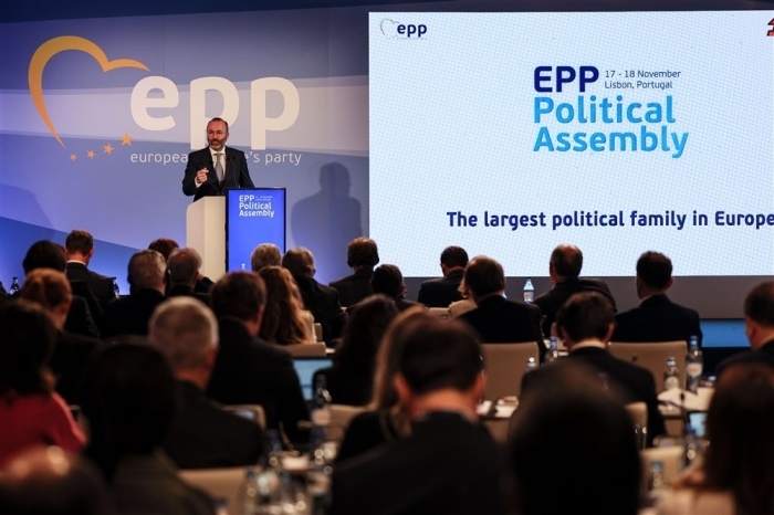 Der Präsident der Europäischen Volkspartei (EVP), Manfred Weber, spricht am ersten Tag des Kongresses der Europäischen Volkspartei. Foto: epa/Manuel De Almeida
