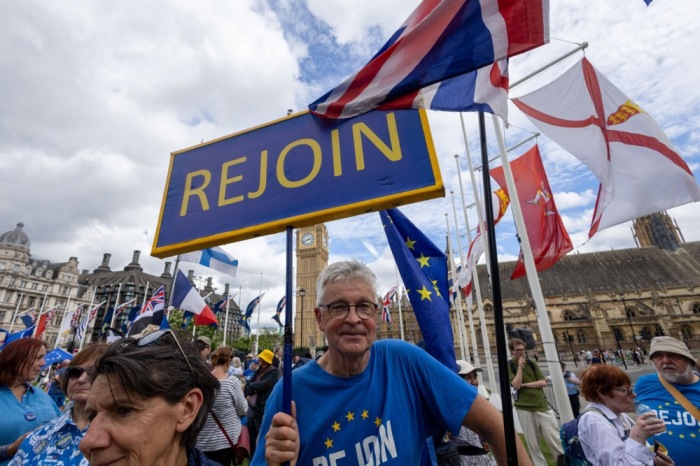 Teilnehmer demonstrieren in London für einen Wiedereintritt Großbritanniens in die Europäische Union. Foto: epa/Tayfun Salci
