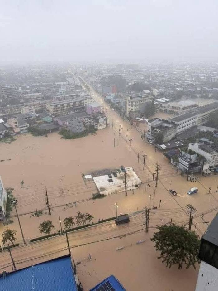 Überflutete Straßen in Hat Yai nach tagelangem Starkregen. Foto: Phuket Info Center
