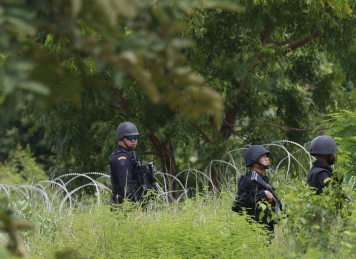 Thailändische Ranger patrouillieren im thailändisch-kambodschanischen Grenzgebiet. Foto: epa/Narong Sangnak