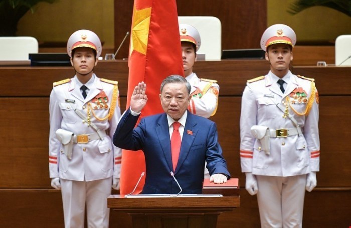 Vietnams Nationalversammlung zeigt To Lam (C) bei seiner Vereidigung zum Präsidenten in Hanoi. Foto: epa/Nghia Duc