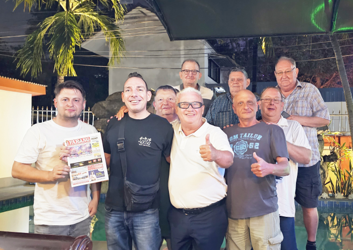Björn Jahner, Redaktionsleiter DER FARANG (2.v.l.), bedankt sich für die Einladung und diesen geselligen Abend. Foto: Jahner